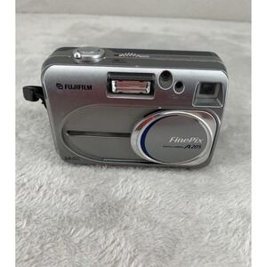 Fiji Film Finepix A205 Digital Camera Compact Silver 2.0MP Tested Works